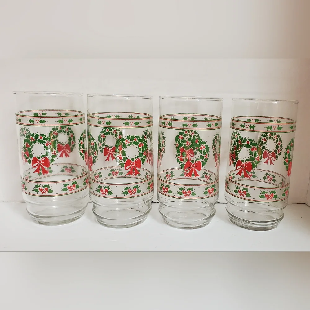Indiana Glass Victorian Christmas Festive Holiday Glasses with Wreath Design - Picture 4 of 5